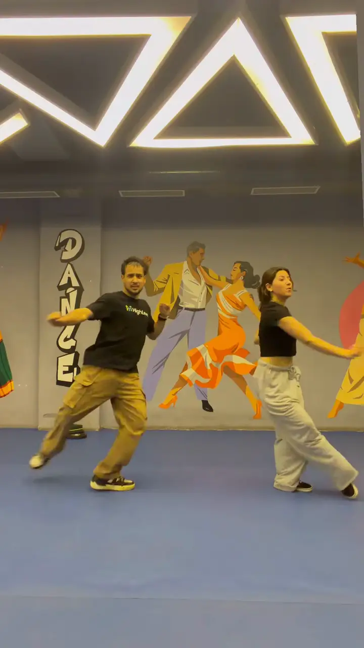 Dance class in the Fit & Fly studio